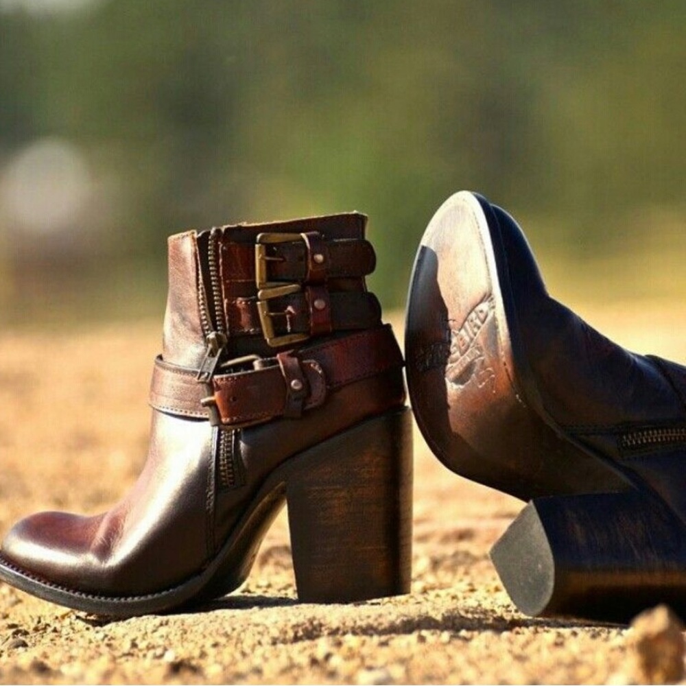 Freebird by Steven Steve Madden Brown Leather Bolo Buckle Ankle Booties 7 New